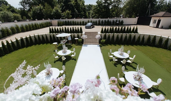 Фото №4 зала Летняя терраса в саду 