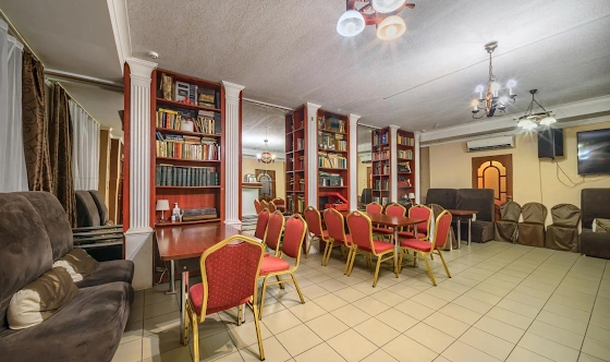 Фото №2 зала Зал «Библиотека»