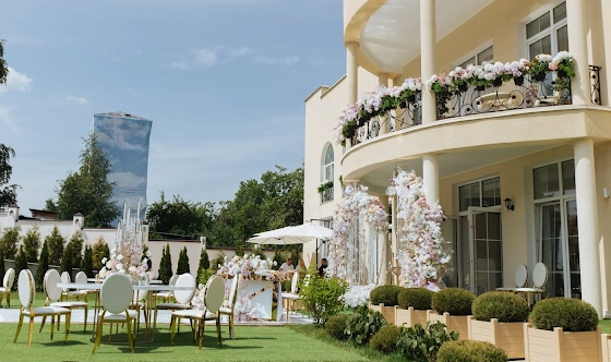 Фото №2 зала Летняя терраса в саду 