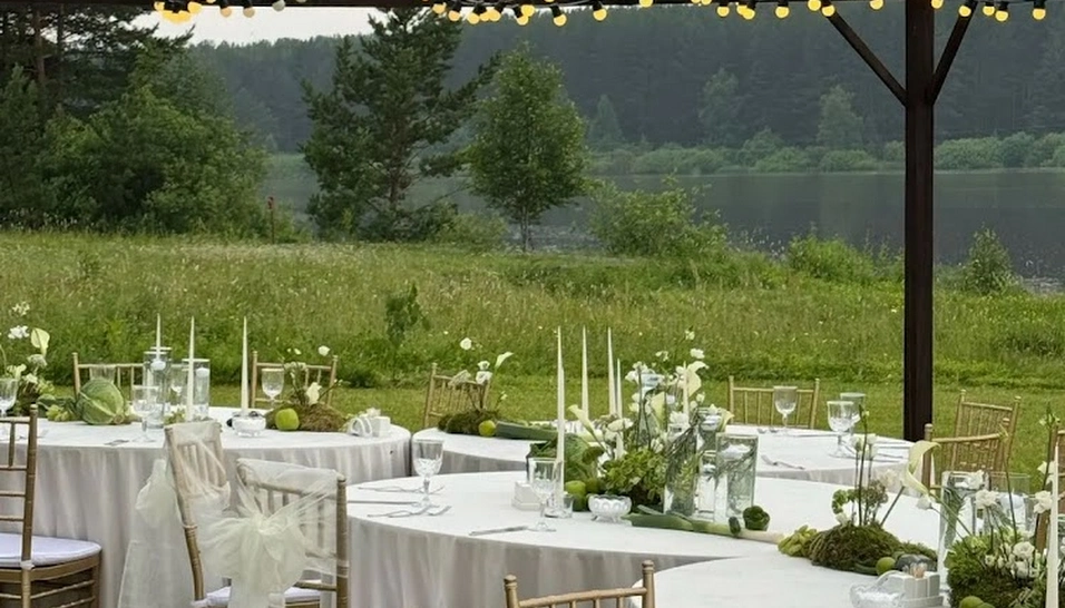 Фото №1 зала Беседка на берегу реки