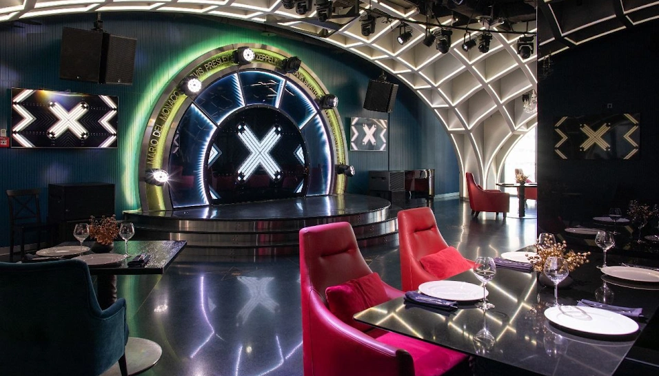 Фото №2 зала Зал со сценой