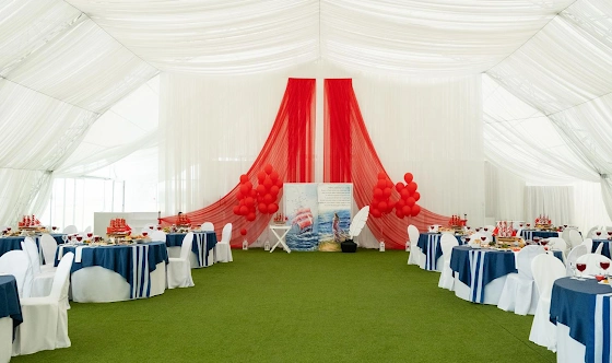 Фото №2 зала Шатер на газоне 