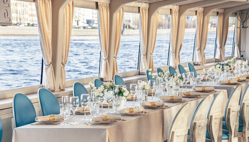 Фото №10 зала Палуба