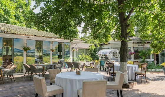 Фото №6 зала Крытая галерея и цветущий сад