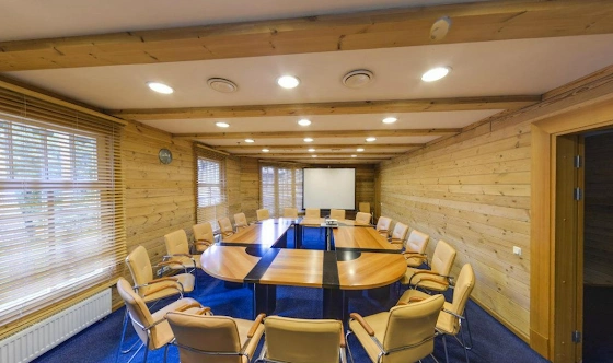 Фото №2 зала Комната для переговоров "Дубки"