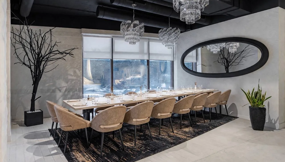 Фото №1 зала Зона у панорамного окна