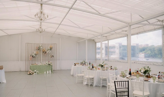 Фото №2 зала Веранда Small River