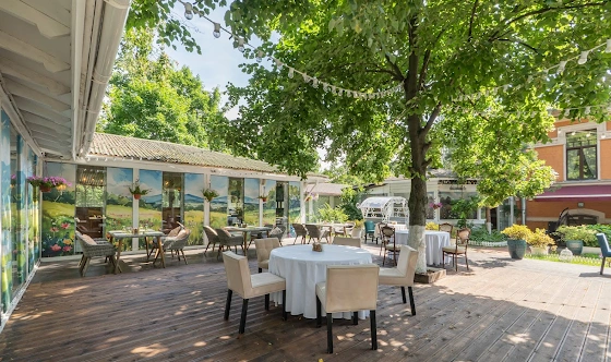 Фото №5 зала Крытая галерея и цветущий сад