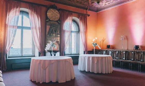 Фото №2 зала С видом на Неву