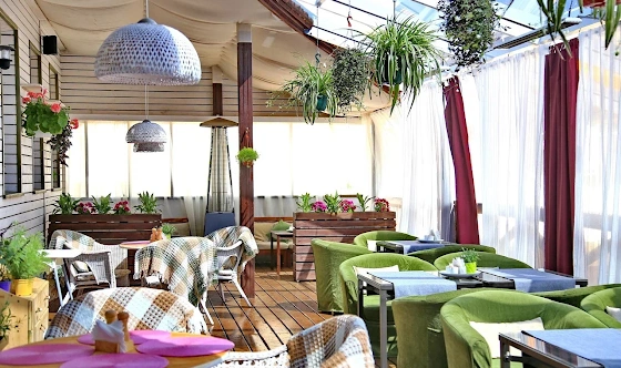 Фото №2 зала Летнее кафе-веранда