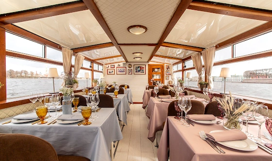 Фото №2 зала Палуба