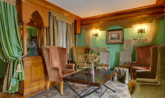 Фото №3 зала Зал с антикварным камином и комнатой отдыха