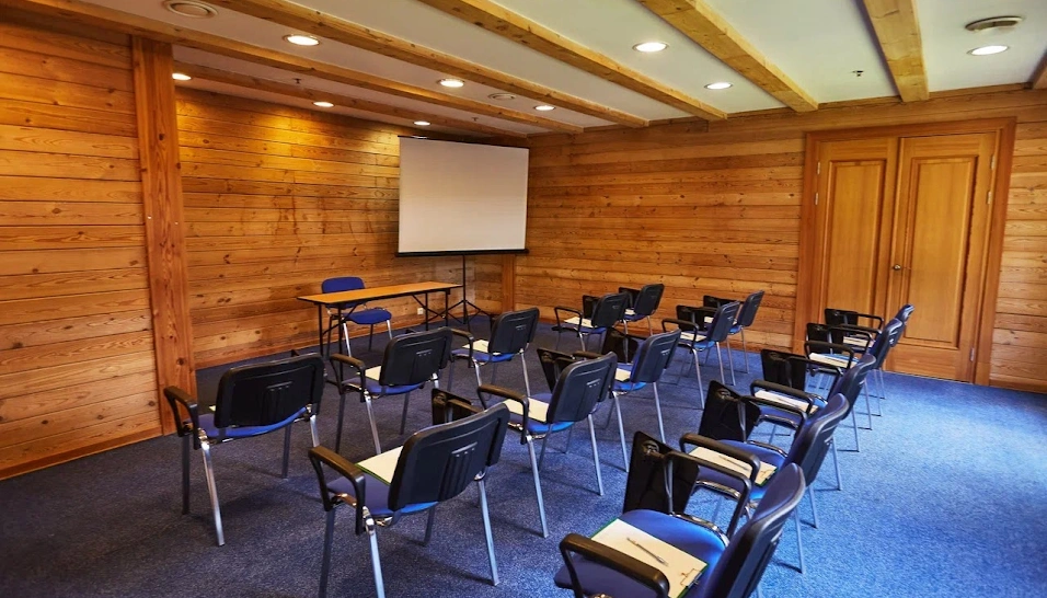 Фото №3 зала Комната для переговоров "Бриз"