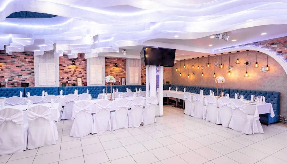 Grill курск. Кафе в Курске Family Grill. Фэмили гриль Курск. Кафе Южные ворота Курск