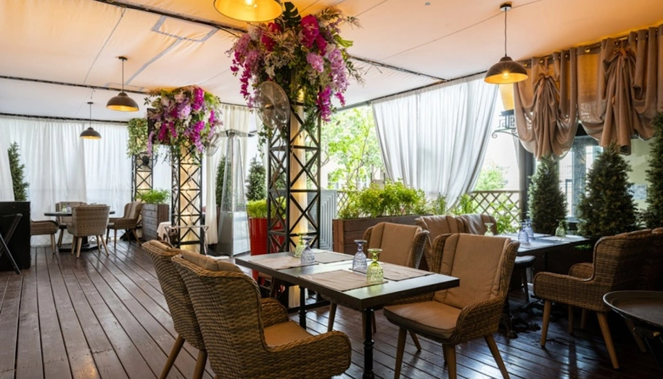 Фото №2 зала Летняя веранда