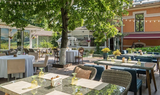 Фото №16 зала Крытая галерея и цветущий сад