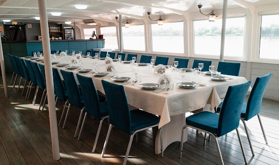 Фото №2 зала Зал «Теплоход»