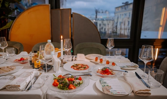 Фото №1 зала Банкетный зал с видом на Большую Дмитровку и сквер Майи Плисецкой