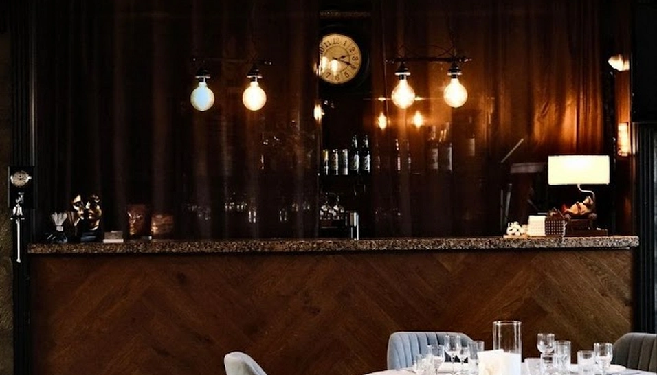 Фото №2 зала Зал с камином