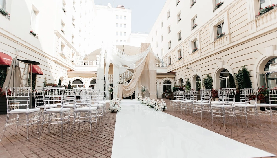 Фото №2 зала Летняя  терраса ресторана Галерея