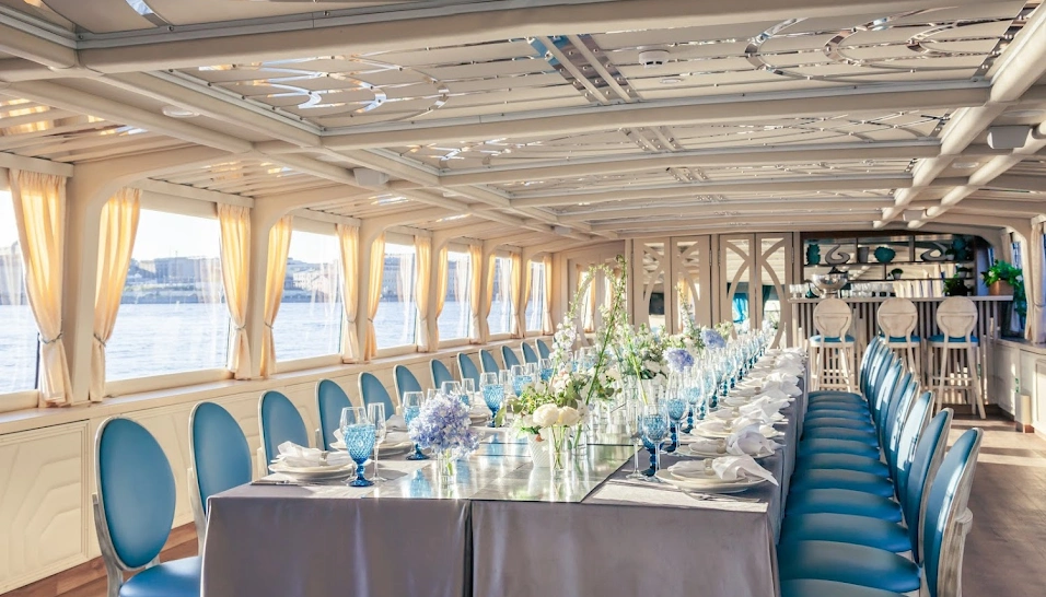 Фото №3 зала Палуба