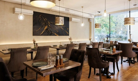 Фото №8 зала Зал с витражными окнами 