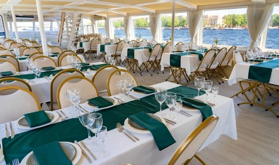 Фото №3 зала Палуба