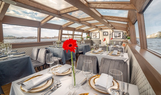 Фото №3 зала Палуба