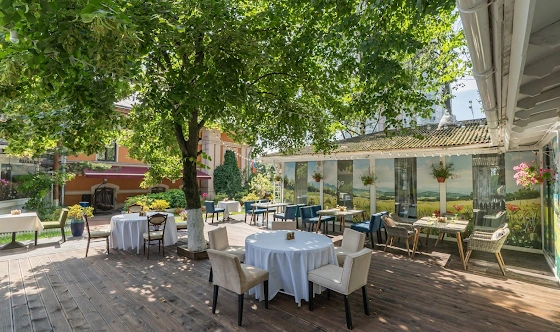 Фото №3 зала Крытая галерея и цветущий сад