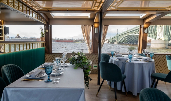 Фото №4 зала Палуба