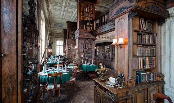 Фото №2 зала Зал «Библиотека»